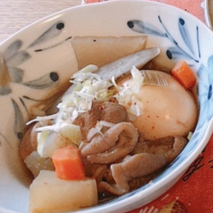 居酒屋の味！味玉入りモツ煮込み